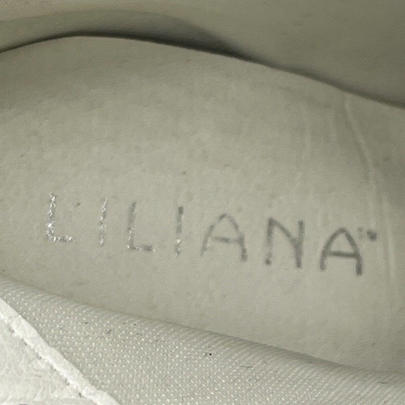 Liliana Ultra High White Black Trim Heel Boots Booties SIZE 9 - Picture 11 of 12